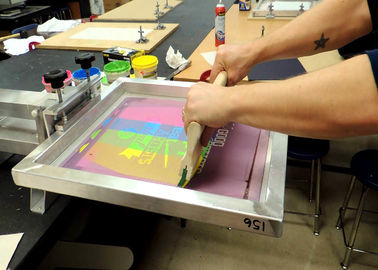 Marco de aluminio de la pantalla de seda de la alta precisión para imprimir los materiales ligeros color plata